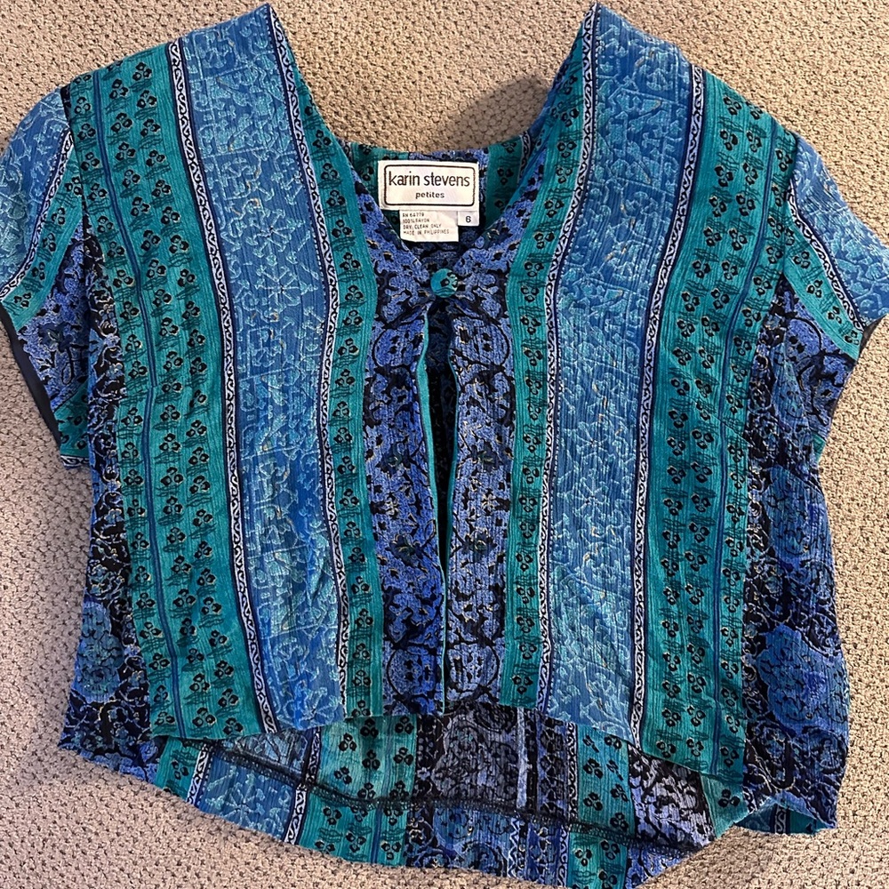 Cute cropped button shirt